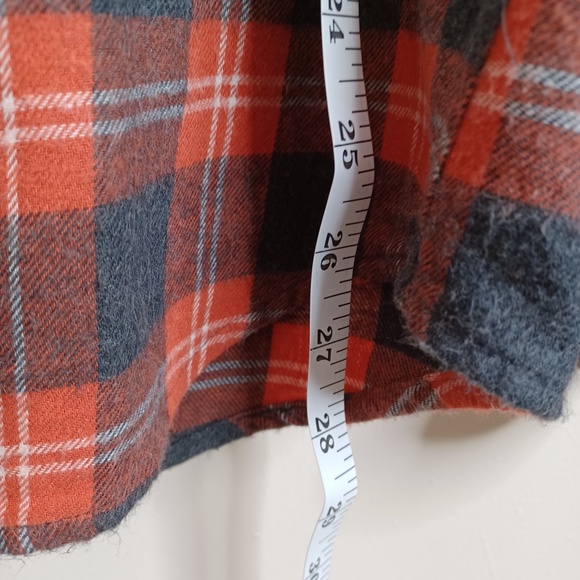 Men's beautiful red plaid shirt. Size small. - Picture 5 of 13